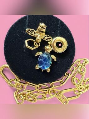 Pandora Gold chain link bracelet Turtle with Blue Iridescent Shell & bumble bee